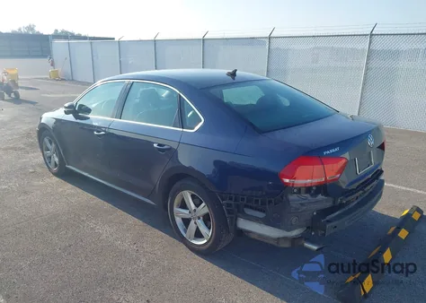 2013 Volkswagen Passat 2.5L Se z USA, uszkodzony, nr VIN 1VWBP7A31DC106898